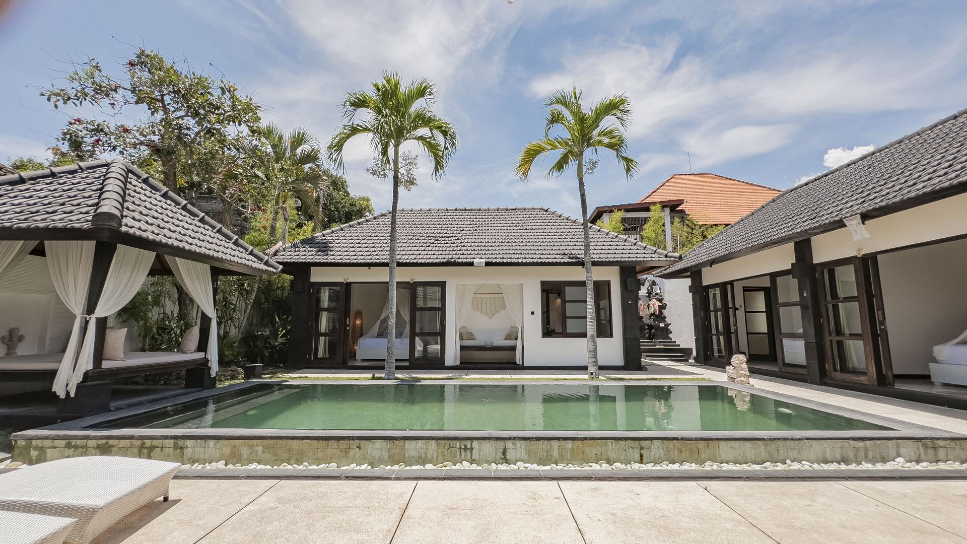 Villa Palm Chamber Pool View
